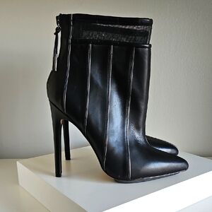 NWOT L.A.M.B. Troy Leather Black Ankle Boots Size 8.5